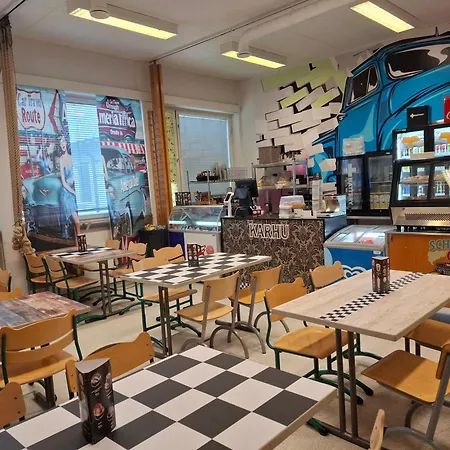 Schools Out Oy Πανδοχείο *